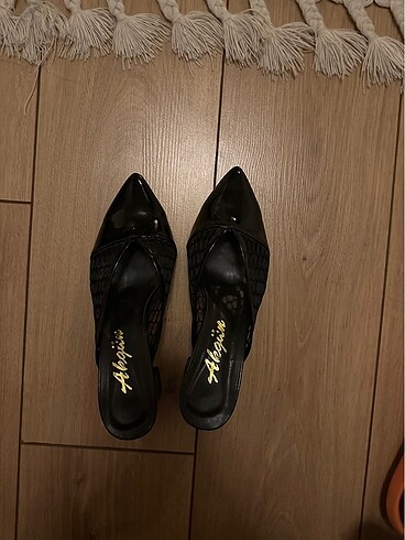 Abiye sivri uçlu stiletto siyah rugan terlik
