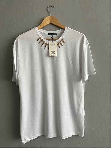 Zara Kolye detaylı tshirt