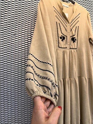 Zara Nakış detaylı elbise