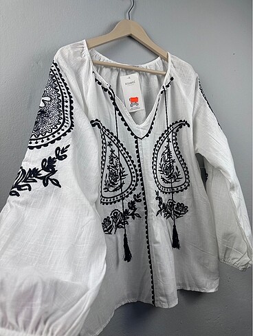 Zara Nakış detaylı bluz