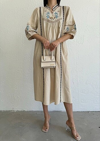 Zara Nakış detaylı elbise