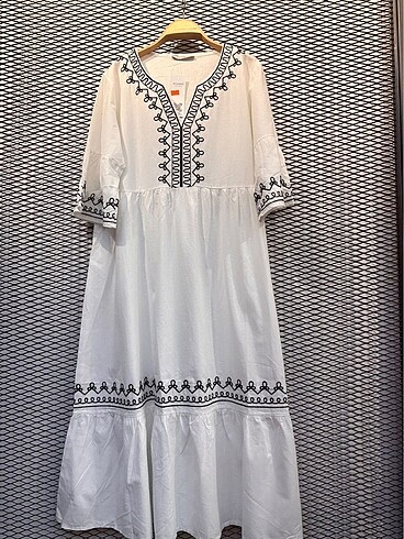 Zara Nakış detaylı keten elbise