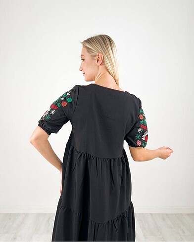 Zara Nakış detaylı elbise