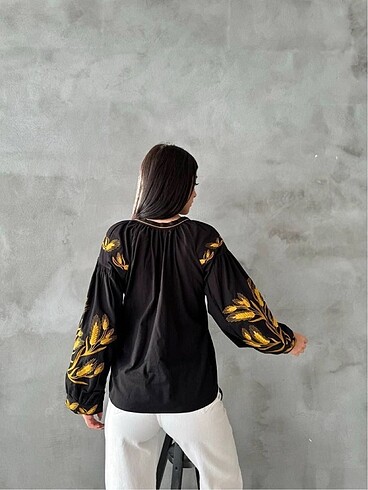 Zara Nakış detaylı Keten Bluz