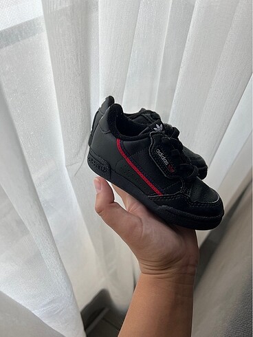 Adidas çocuk ayakkabı continental 80