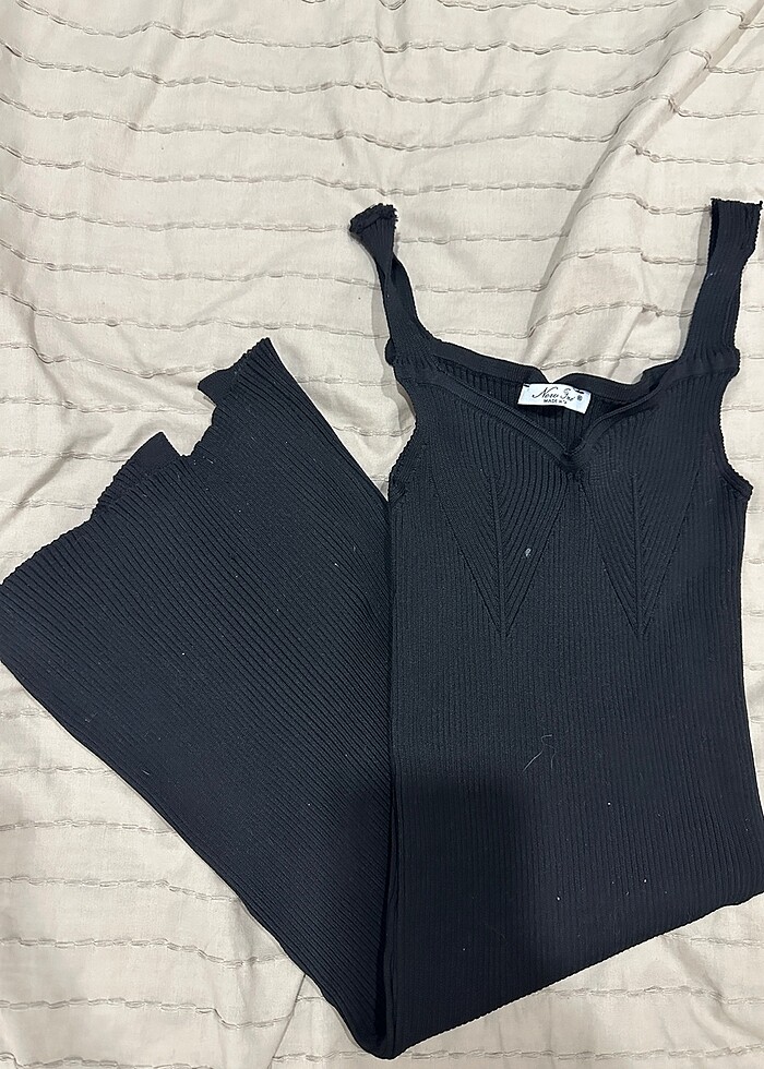 Siyah yırtmaçlı elbise - Görsel 4