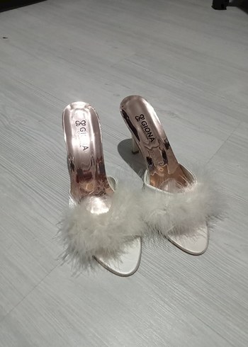 Beyaz Kürklü Stiletto Gelin Terliği - Görsel 2