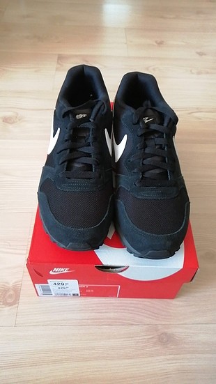 Nike MD RUNNER 2 MODELİ ORJİNAL SIFIR KUTULU 41 NUMARA