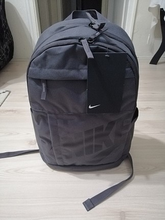 ORJİNAL NİKE SPOR ÇANTA 15 INC LAPTOP ALIR 2 GOZLUDUR 2 ADET MEV