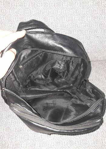 Siyah Deri Fermuarlı Kadın Sırt Çantası - Görsel 3