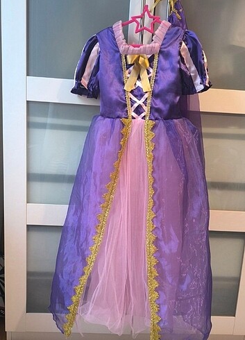 Diğer Rapunzel kostüm