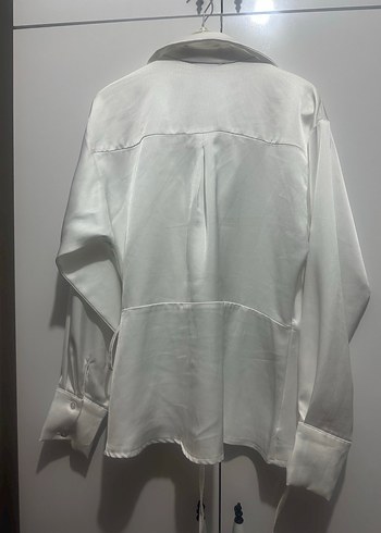 Beyaz Drapeli Kadın Saten Gömlek - Görsel 4