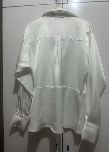 Beyaz Drapeli Kadın Saten Gömlek - Görsel 3