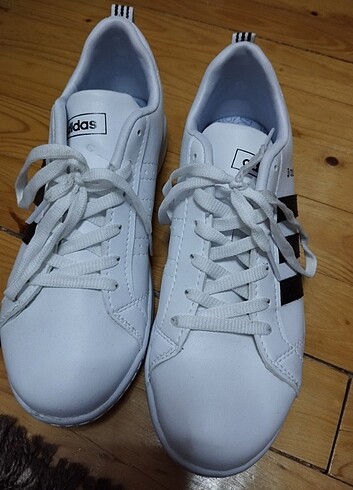 Adidas beyaz ayakkabı