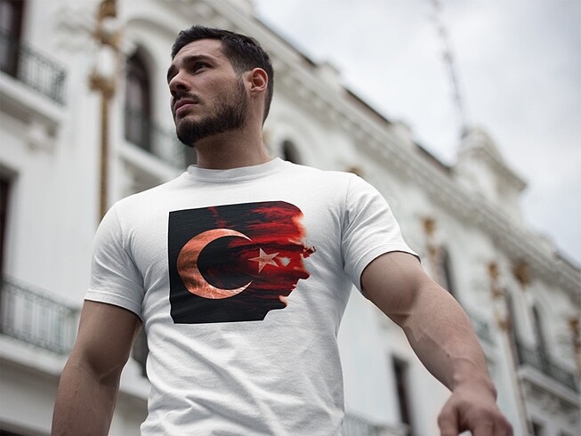 Bisiklet Yakalı Baskılı T-shirt