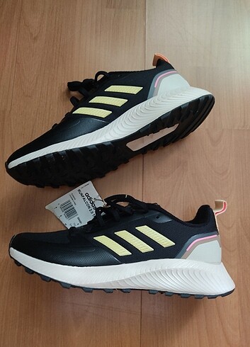 38 Beden siyah Renk Adidas ayakkabı 