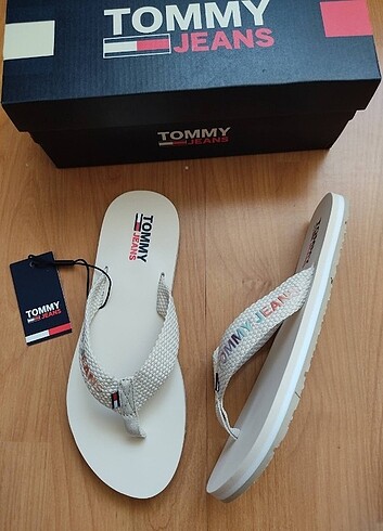Tommy Hilfiger terlik 