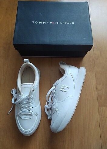 38 Beden Tommy Hilfiger ayakkabı