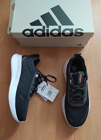 37 Beden siyah Renk Adidas ayakkabı
