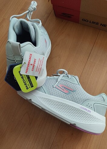 38,5 Beden Skechers ayakkabı