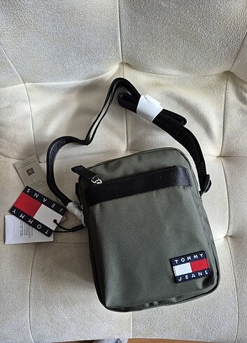 Tommy hilfiger çanta 