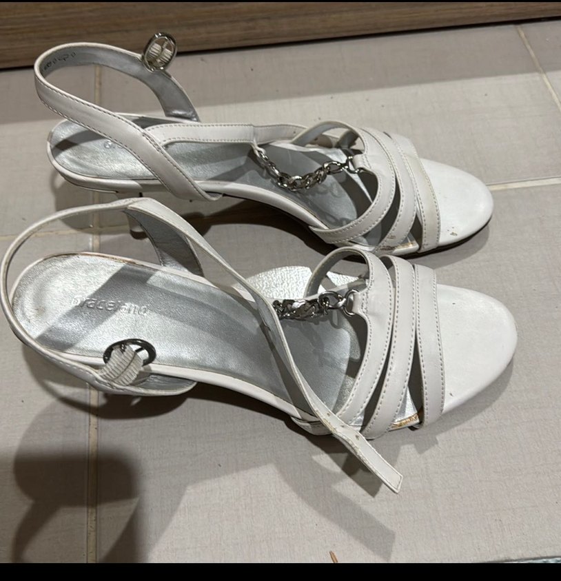 Beyaz Zincir Detaylı Topuklu Kadın Sandalet - Görsel 2