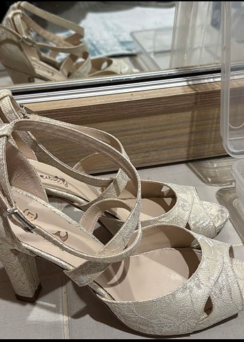 Beyaz Dantel Detaylı Stiletto Abiye Ayakkabı - Görsel 2