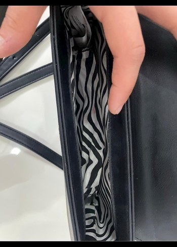 Siyah Deri Fiyonklu Kadın Çanta - Görsel 5