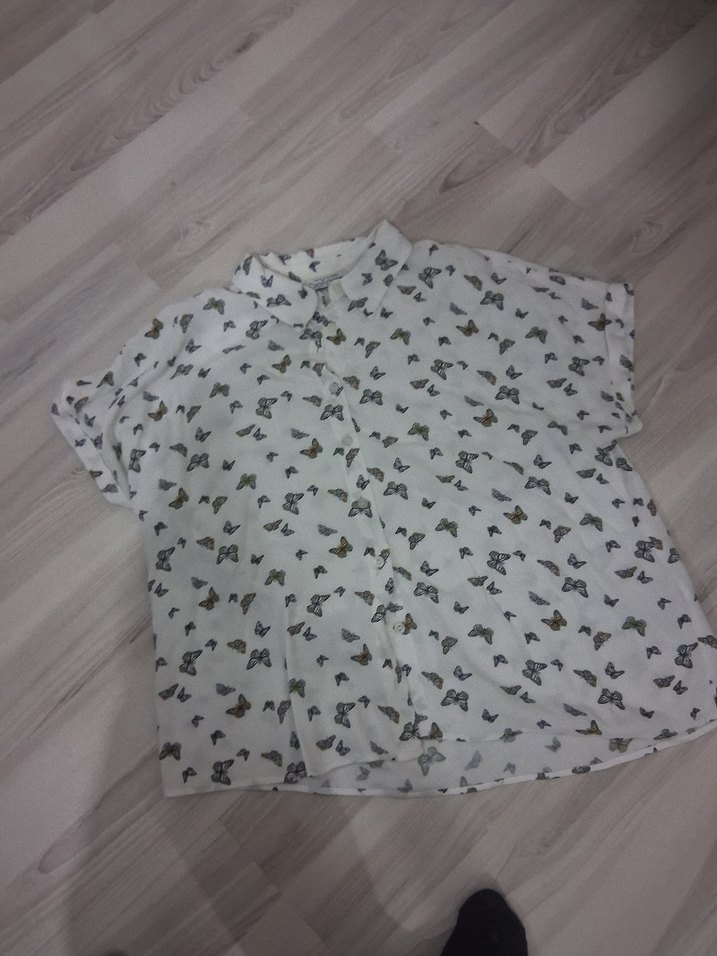 Kelebek Desenli Beyaz Kısa Kollu Gömlek - Görsel 3