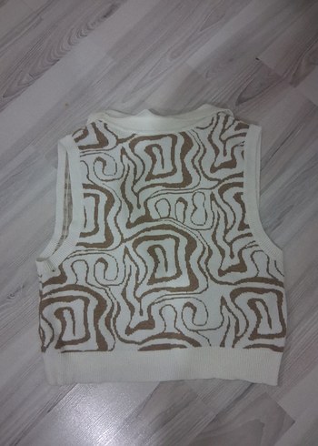 V Yaka Desenli Kısa Triko Süveter - Görsel 2