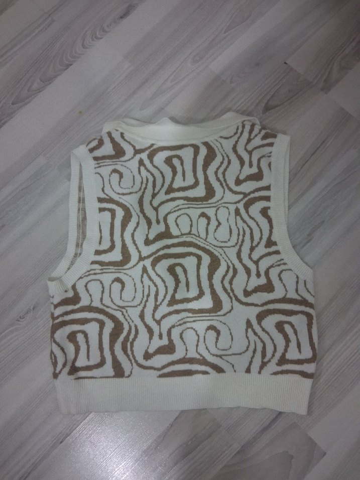 V Yaka Desenli Kısa Triko Süveter - Görsel 2