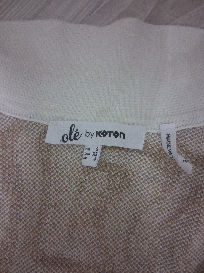 V Yaka Desenli Kısa Triko Süveter - Görsel 3