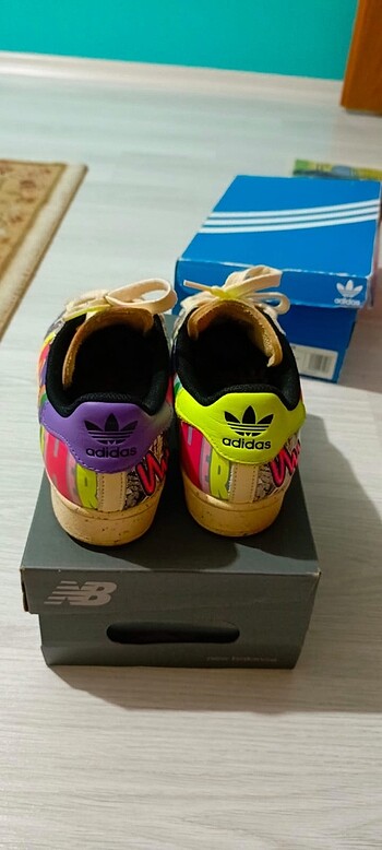 40 Beden çeşitli Renk Adidas spor ayakkabı