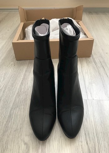 Siyah Deri Stiletto Topuklu Kadın Bot