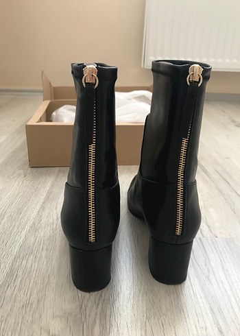 Zara Siyah Deri Stiletto Topuklu Kadın Bot