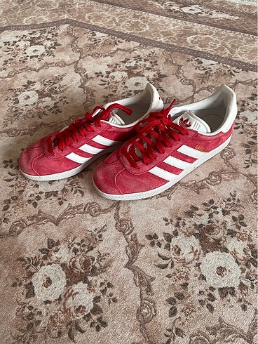 40 Beden kırmızı Renk Adidas Ayakkabı
