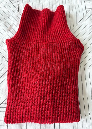 Kırmızı Boğazlı Triko Kazak - Görsel 5