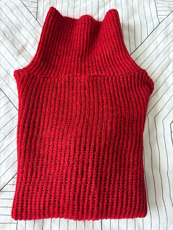 Kırmızı Boğazlı Triko Kazak - Görsel 5