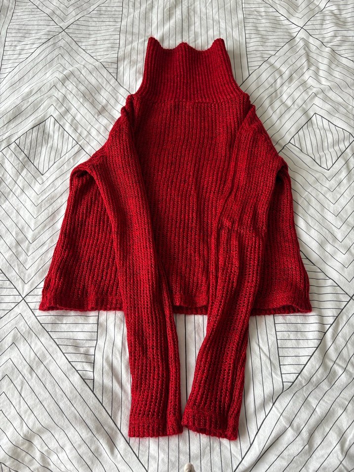 Kırmızı Boğazlı Triko Kazak - Görsel 2