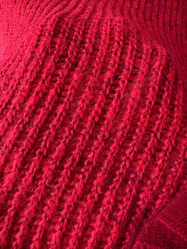 Kırmızı Boğazlı Triko Kazak - Görsel 3