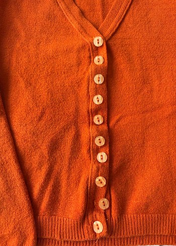 Düğmeli turuncu V Yaka Kadın Hırka - Görsel 2