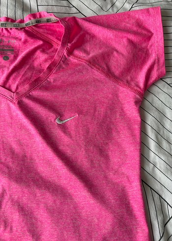 Pembe V-Yaka Kısa Kollu Spor Tişört - Görsel 3