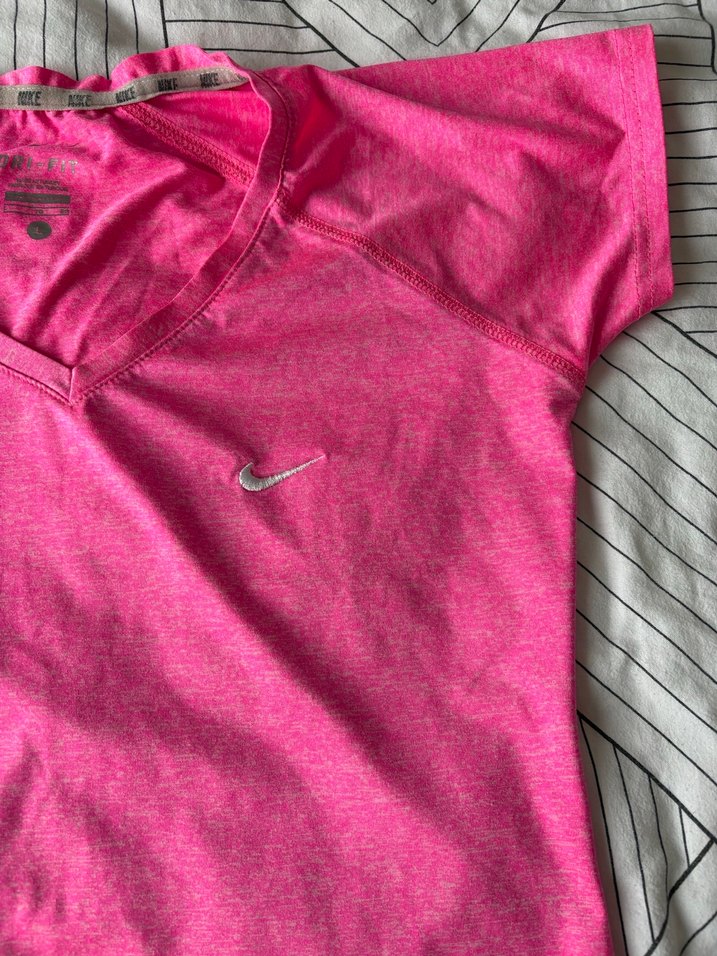 Pembe V-Yaka Kısa Kollu Spor Tişört - Görsel 3