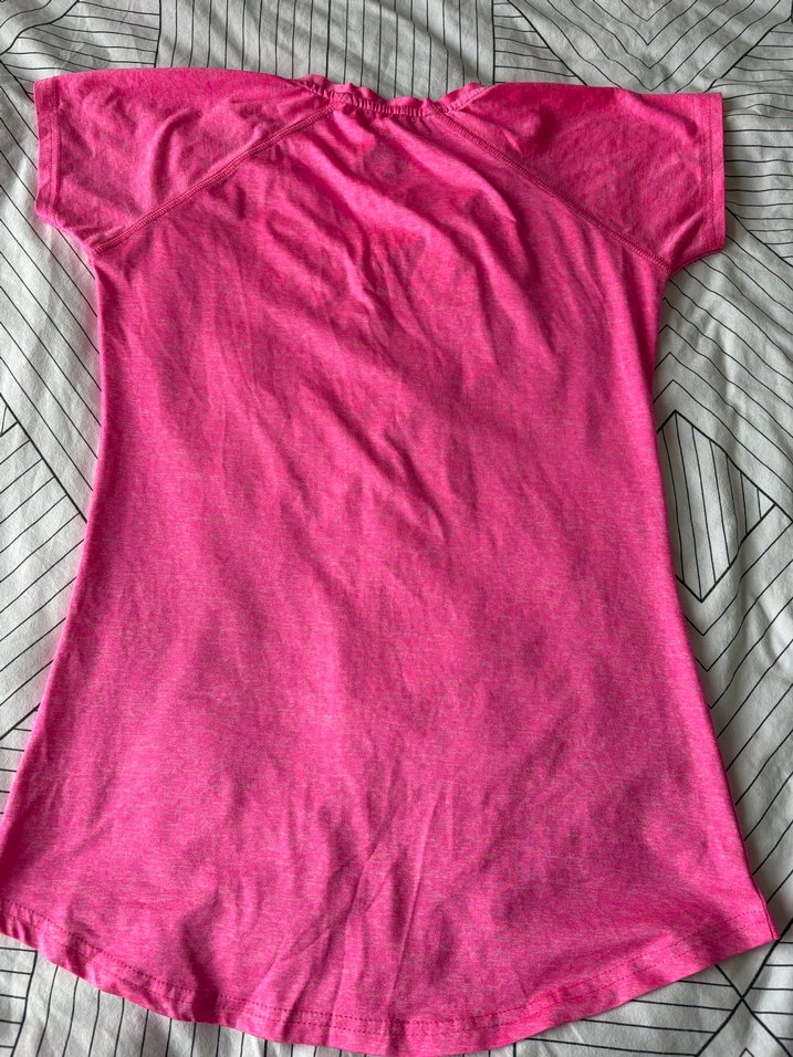 Pembe V-Yaka Kısa Kollu Spor Tişört - Görsel 4