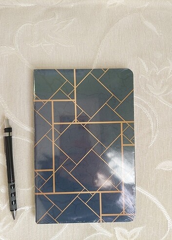 Sert kapaklı defter