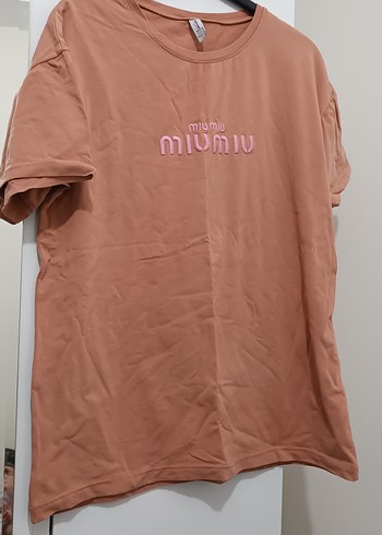 Bej Kısa Kollu Miu Miu Baskılı Tişört