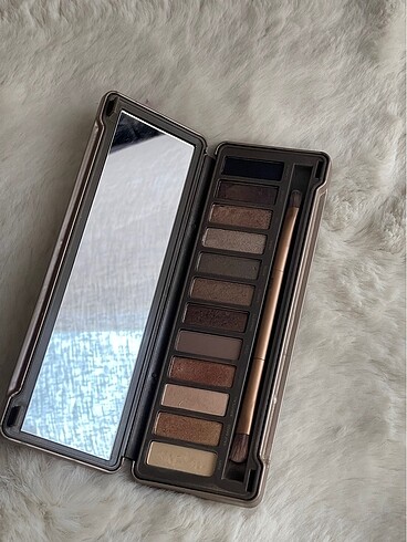 Urban Decay NAKED FAR PALETİ