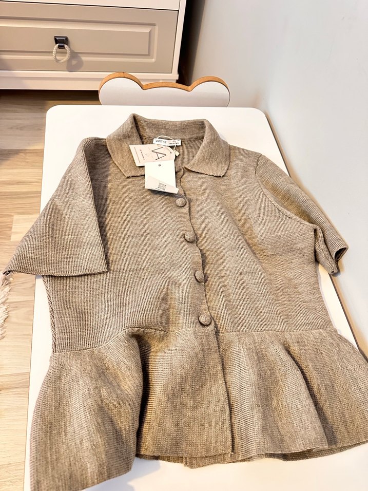 Düğmeli Kısa Kollu Yün Hamile Hırkası - Görsel 2