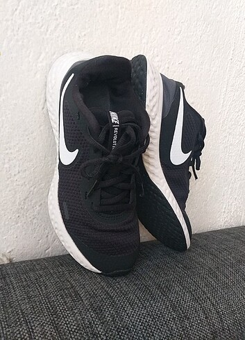 nike revolution 5 Bq5671-003