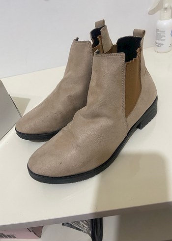 Bej Süet Dolgu Topuklu Kadın Bot - Görsel 4